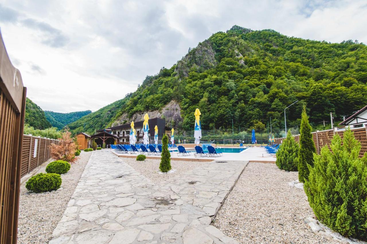 Hotel Class Brezoi Zewnętrze zdjęcie