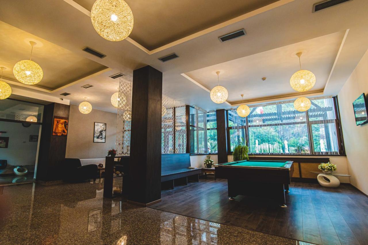 Hotel Class Brezoi Zewnętrze zdjęcie