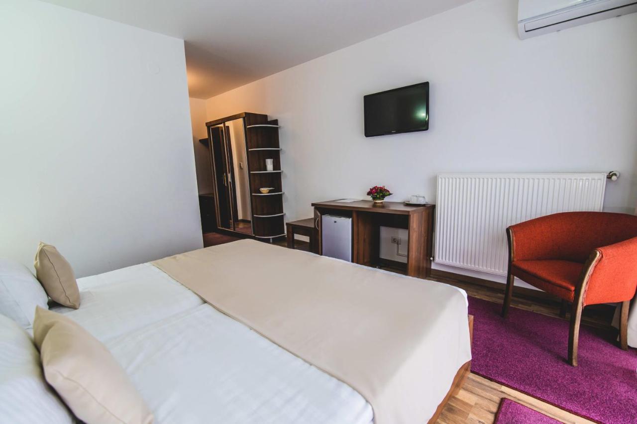 Hotel Class Brezoi Zewnętrze zdjęcie