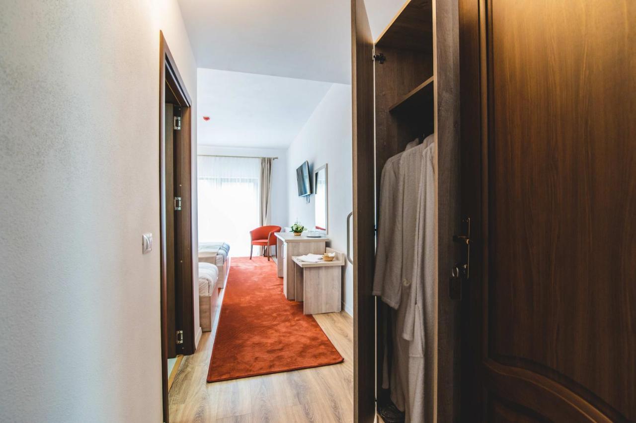 Hotel Class Brezoi Zewnętrze zdjęcie