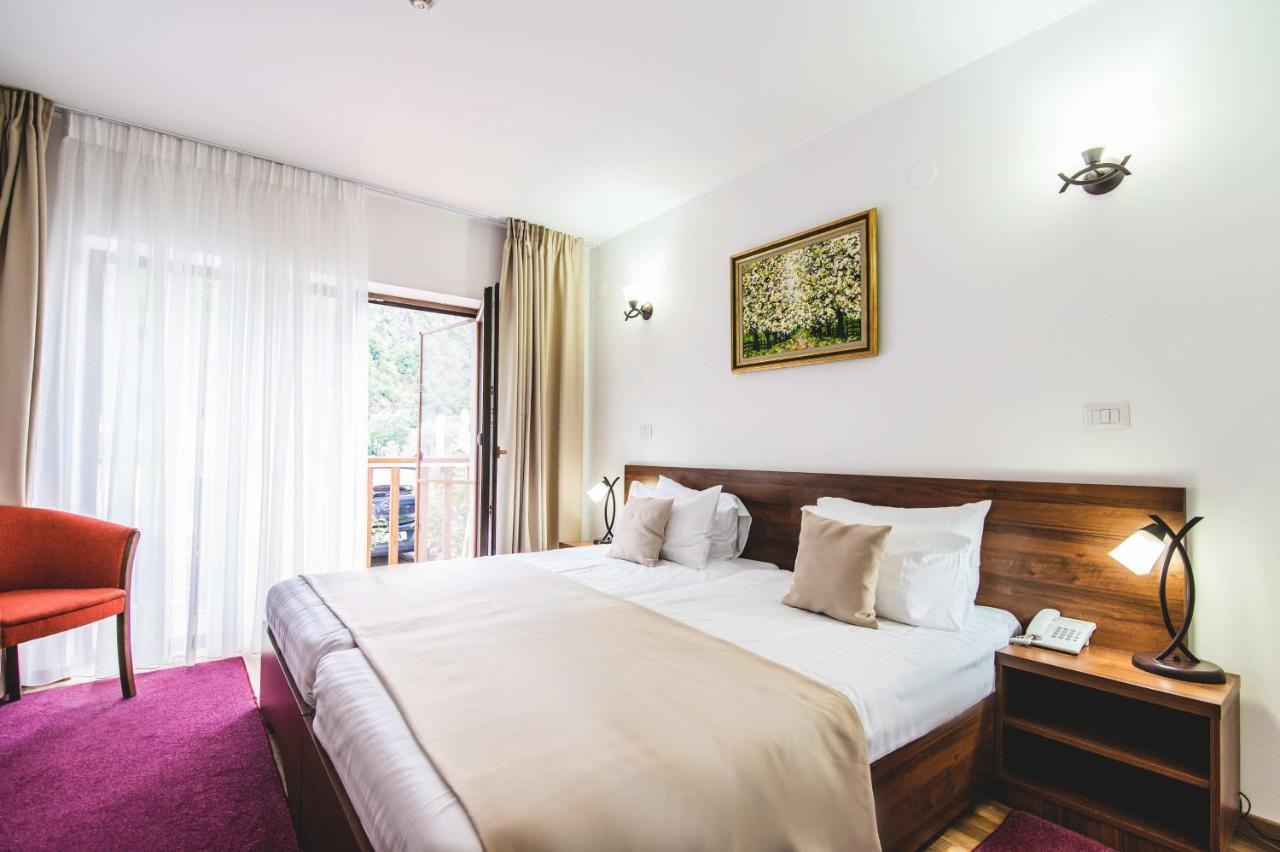 Hotel Class Brezoi Zewnętrze zdjęcie