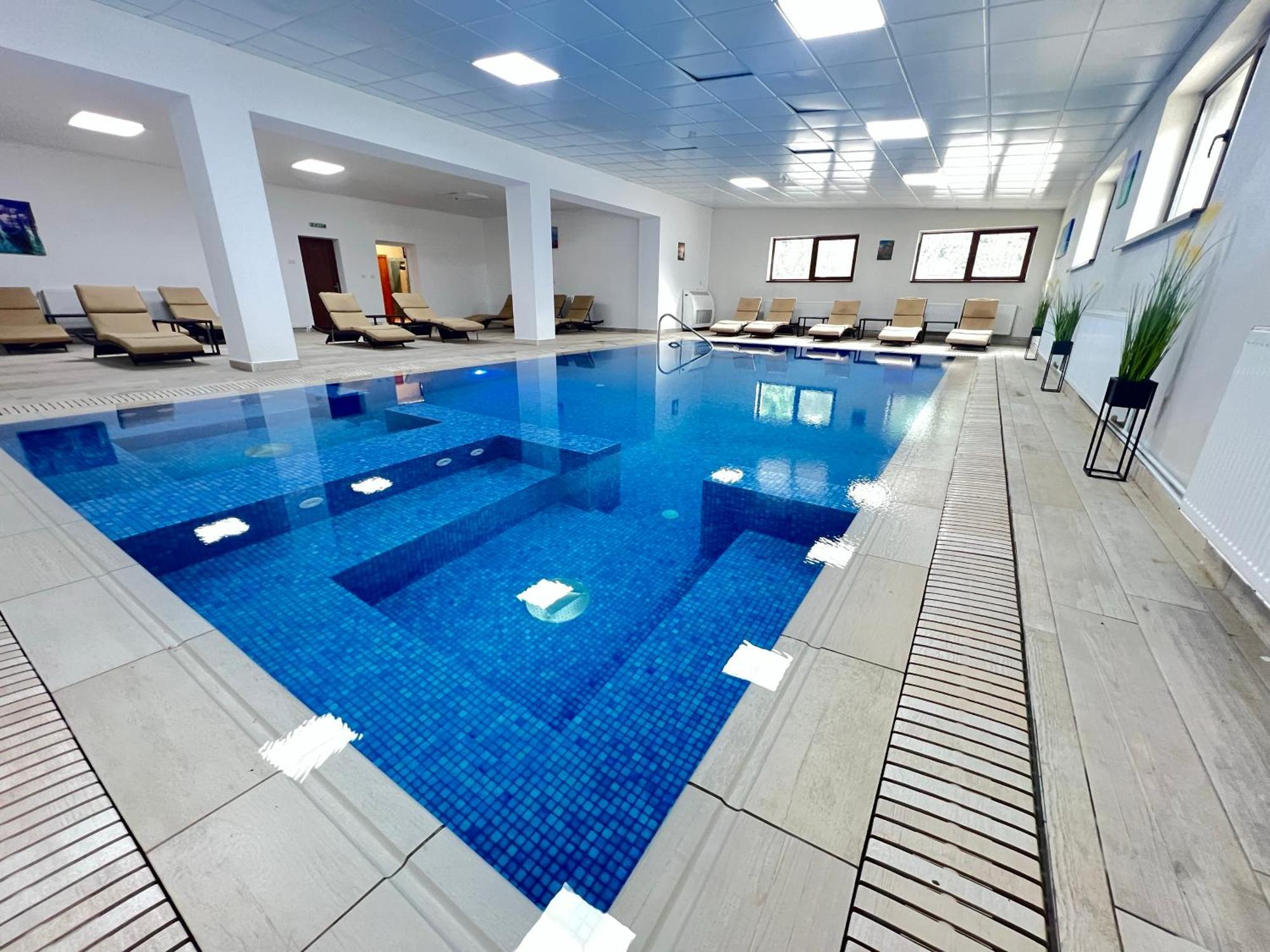 Hotel Class Brezoi Zewnętrze zdjęcie