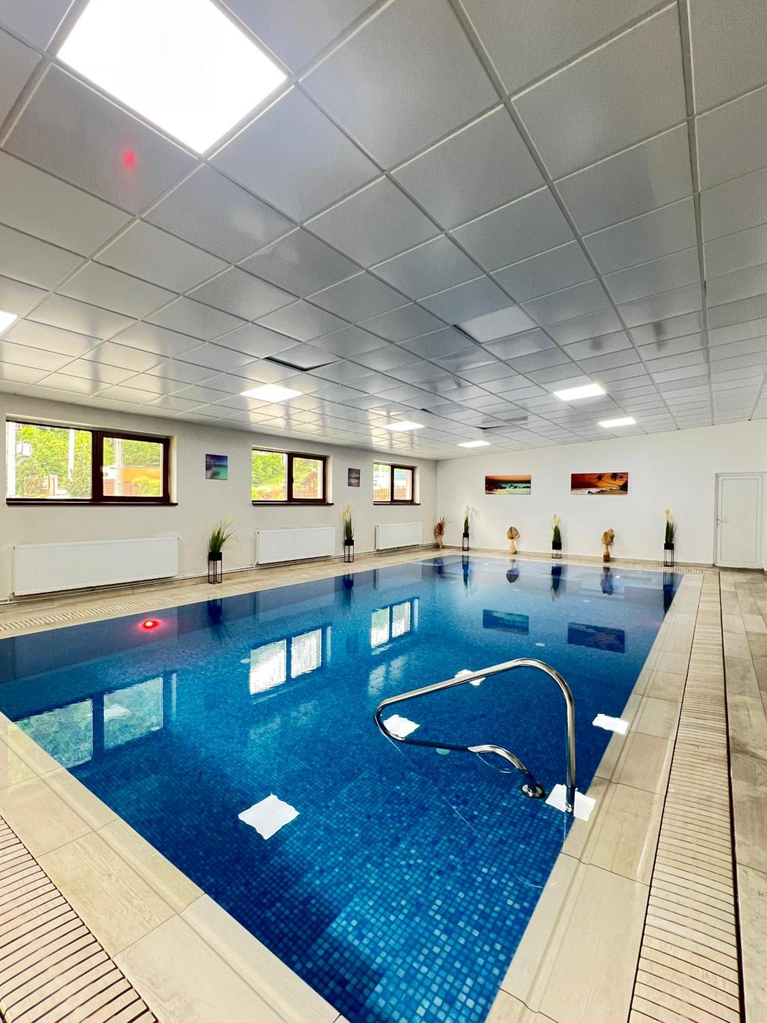 Hotel Class Brezoi Zewnętrze zdjęcie