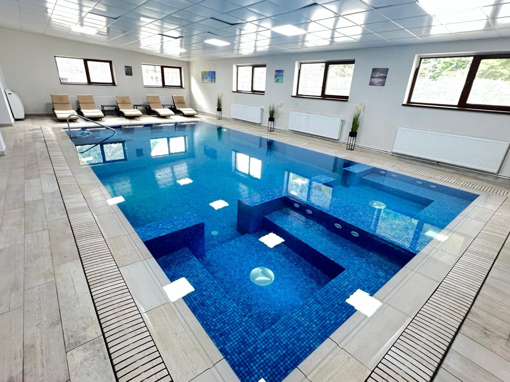 Hotel Class Brezoi Zewnętrze zdjęcie
