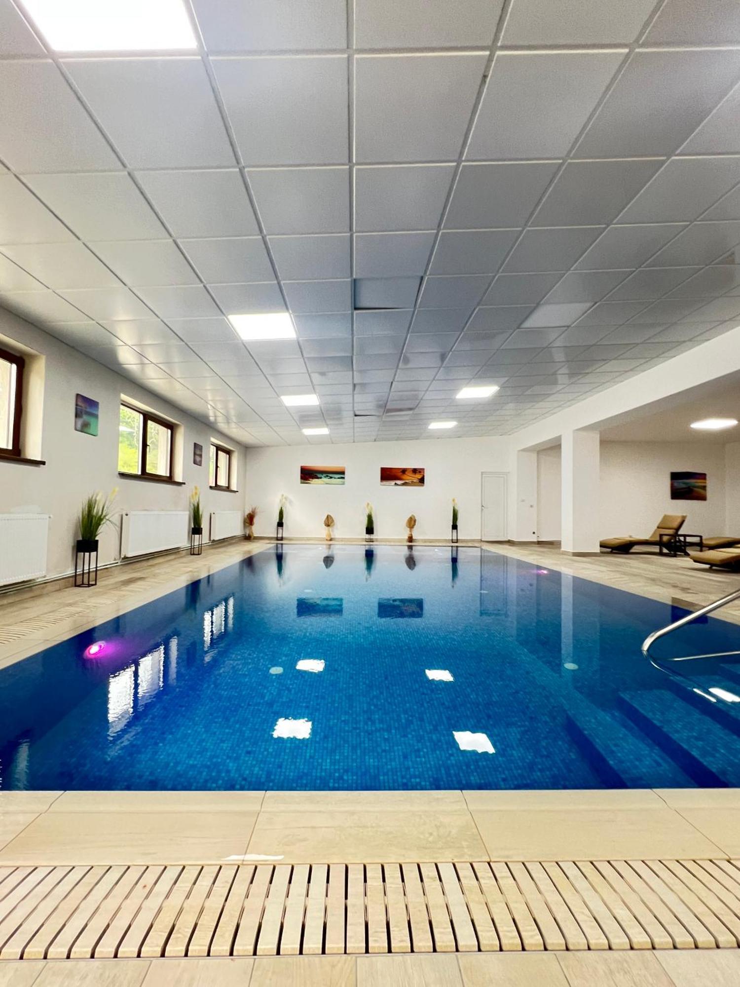 Hotel Class Brezoi Zewnętrze zdjęcie